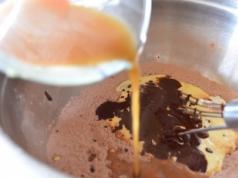 Muffin al cioccolato in stampi di silicone