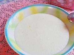 Come cucinare il porridge di semola liquido in acqua
