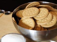 Biscoitos Galette - composição e conteúdo calórico, receitas passo a passo para cozinhar em casa