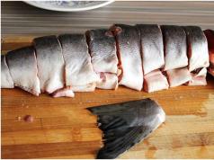 ماهی قزل آلا صورتی بخارپز شده در اجاق گاز آهسته - یک غذای خوشمزه، سالم و اصلی آیا می توان ماهی قزل آلا صورتی را در اجاق گاز آهسته طبخ کرد؟